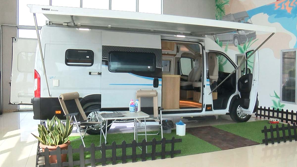 İstanbul'da Ramazan Bayramı tatilini geçirecekler, çadır ve karavan kamplarına yoğun ilgi gösterdi. Şile, Çatalca ve Sarıyer'de bulunan kamp alanlarında doluluk oranları yüzde 80'lere ulaştı.