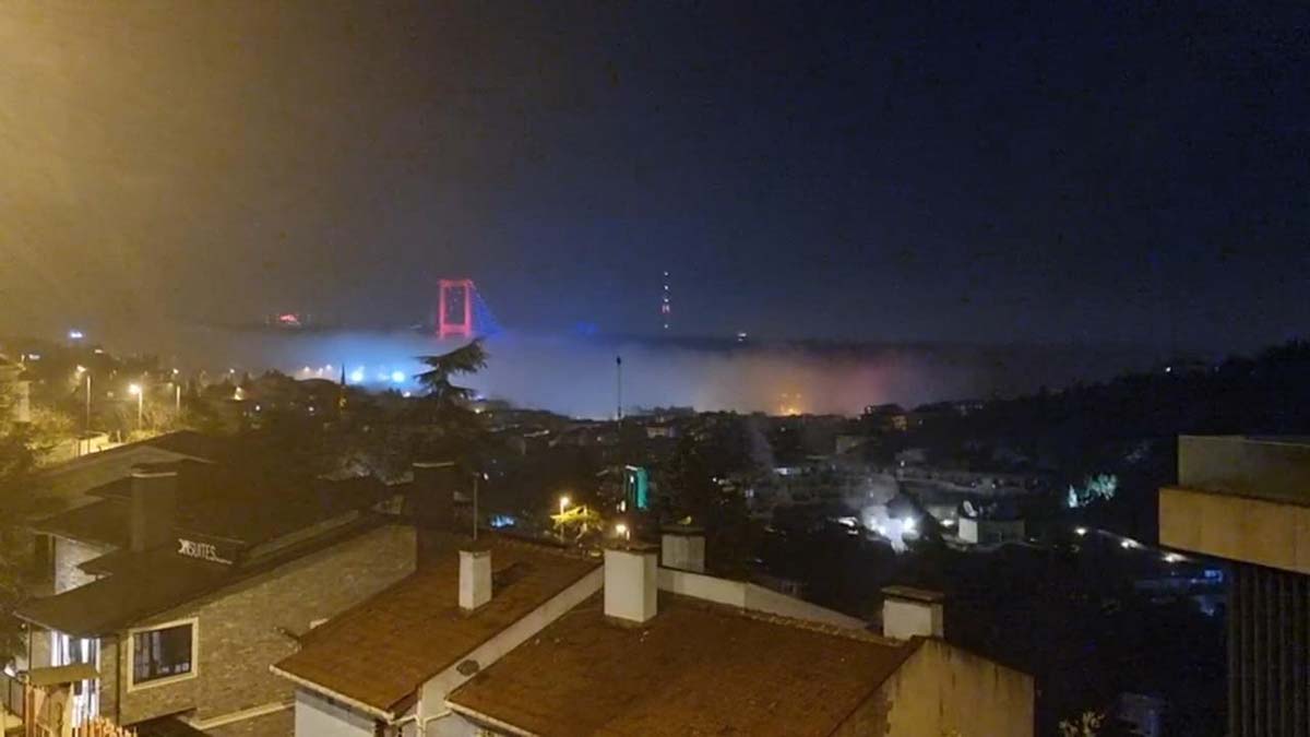 İstanbul'da sis hayatı olumsuz etkiledi