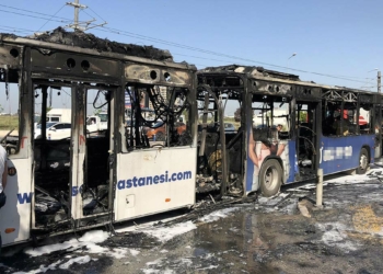 İzmir'de belediye otobüsü yandı