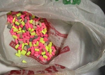 İzmir'de 1493 ecstasy uyuşturucu hap ele geçirildi