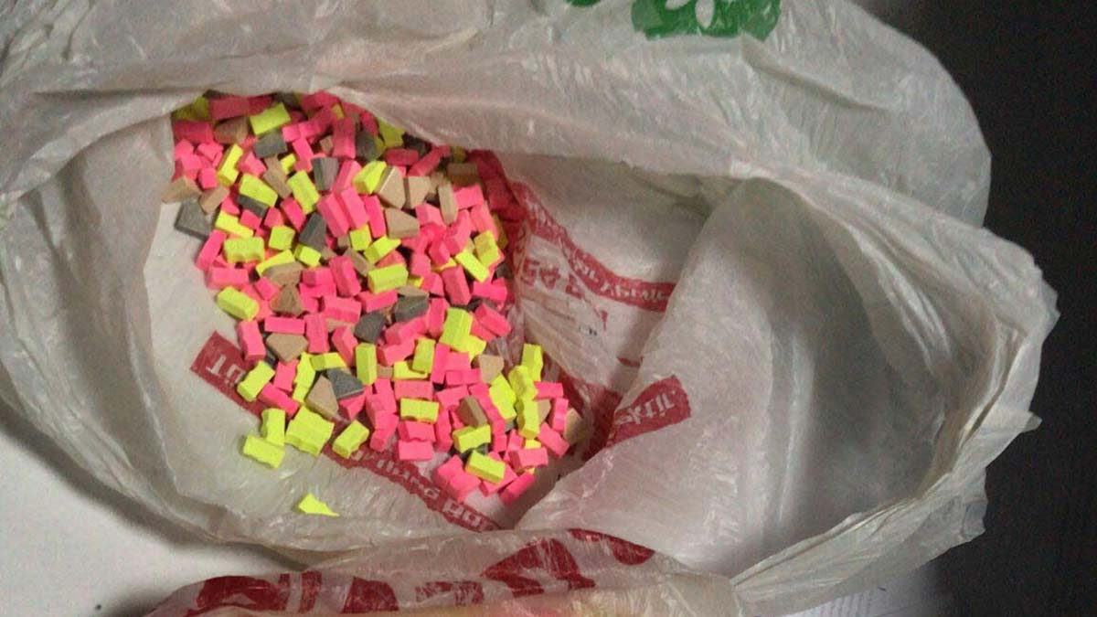İzmir'de 1493 ecstasy uyuşturucu hap ele geçirildi