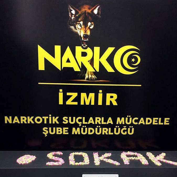 İzmir'de 1493 ecstasy uyuşturucu hap ele geçirildi