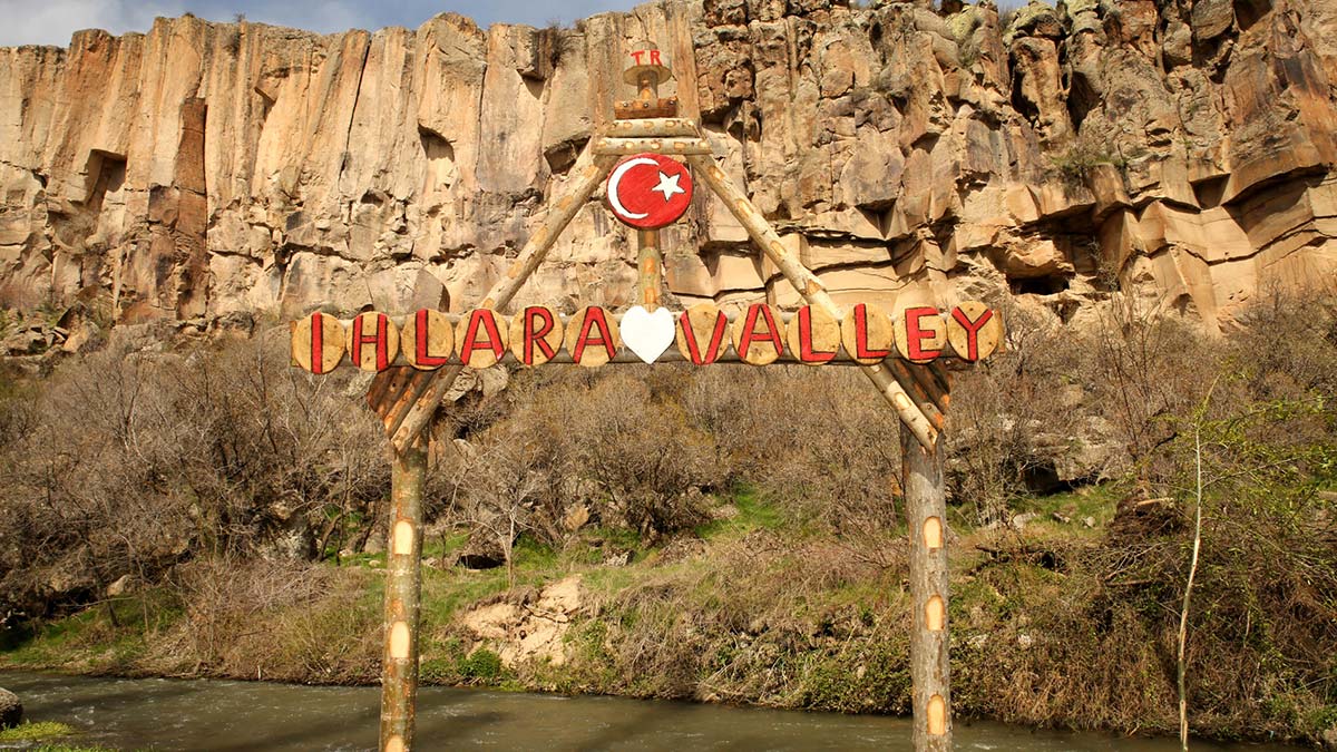 Aksaray'ın Güzelyurt ilçesinde 'Kapadokya'nın incisi' olarak bilinen Ihlara Vadisi ve çevresinin 'kesin korunacak hassas alan' ilan edilmesi ile ilgili konuşan Aksaray Belediye Başkanı Evren Dinçer, "Karar, şehrimizde büyük bir sevinç ve mutlulukla karşılandı" dedi.