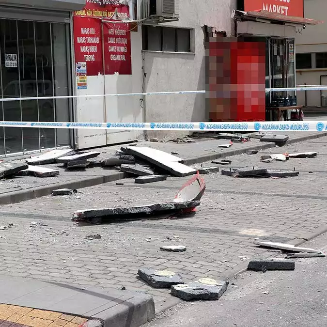 Kayseri'de rüzgarda çatılar uçtu