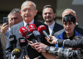 Bir kişi karanlıkta kalıyorsa hiçbirimiz aydınlıkta değiliz