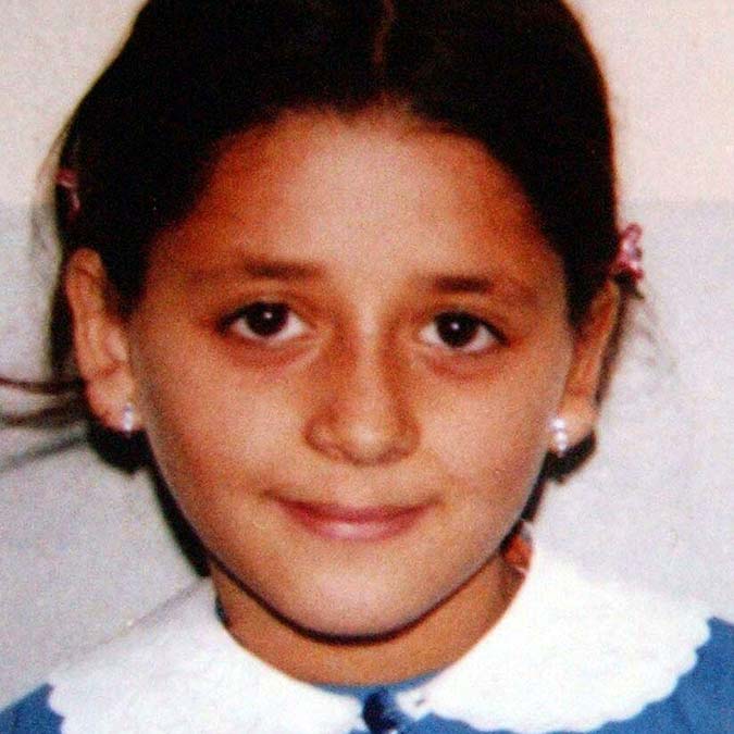 Balıkesir'in Savaştepe ilçesinde, kaybolduktan 44 gün sonra cesetleri bulunan kuzenler Büşra Karabacak ve Tuğçe Yıldırım cinayeti davasında 16 yıl sonra karar çıktı. Sanıklardan Seyhan ve Ayhan Yakar kardeşler iyi hal indirimiyle 2’şer kez müebbet hapis cezasına çarptırıldı. 2 sanık ise beraat etti.