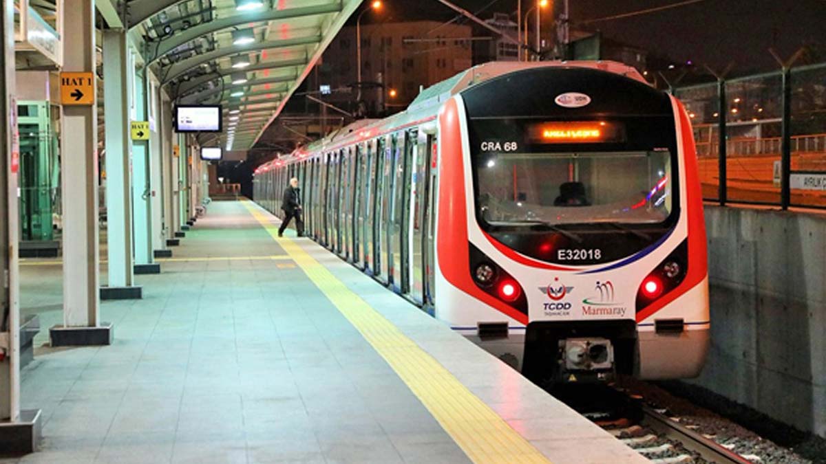 Cuma ve cumartesi Marmaray seferleri 02.00'ye kadar uzatıldı