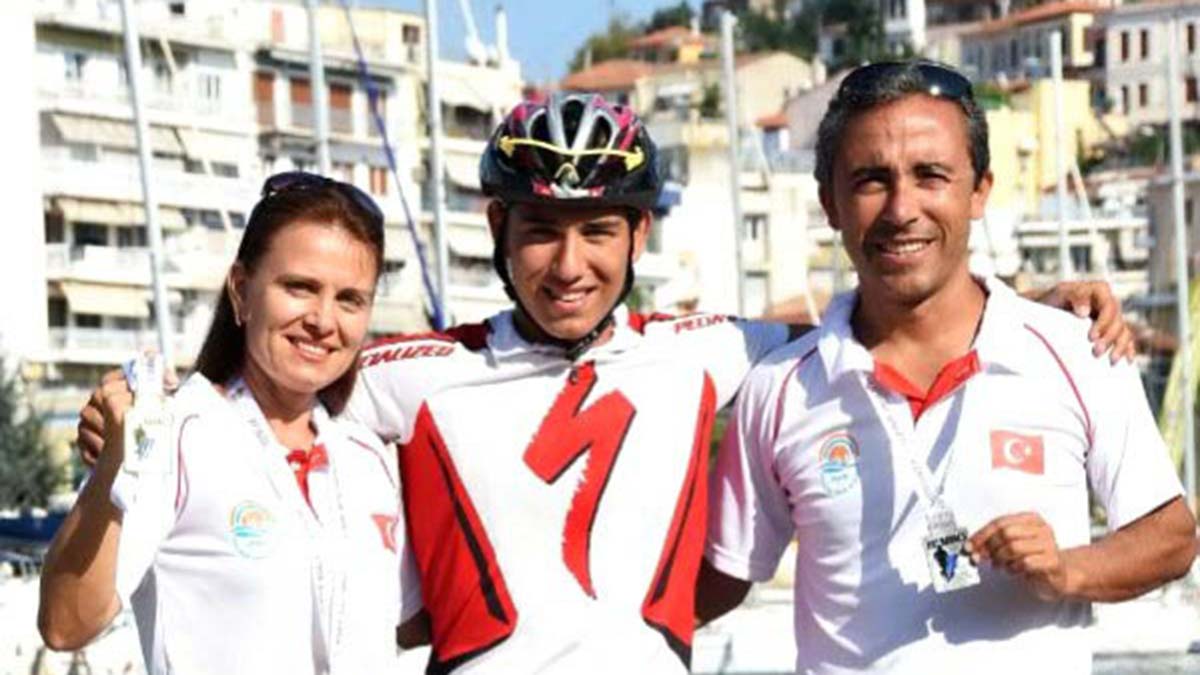 Triatlon sporcusu Ata Yahşi trafik kazasında hayatını kaybetti