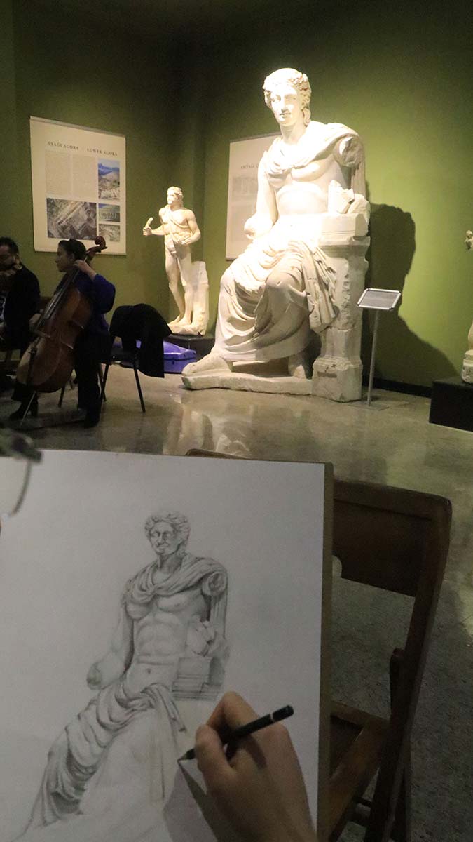 Burdur Arkeoloji Müzesi'nde müzik dinletisi