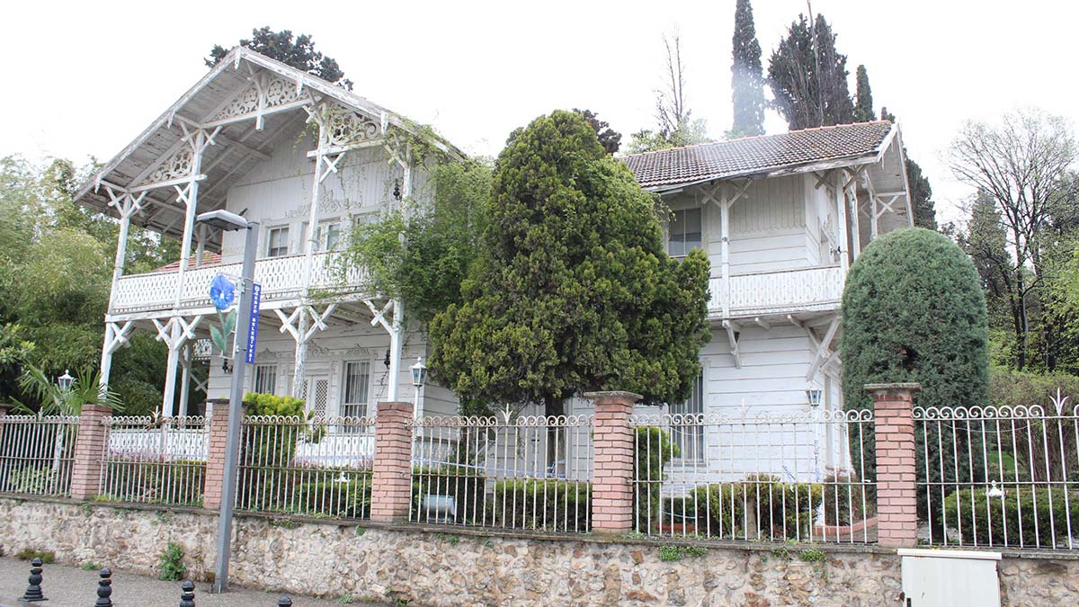 Kocaeli'nin Gebze ilçesindeki Eskihisar sahilinde arkeolog ve ressam Osman Hamdi Bey'in köşkü restore edilecek.