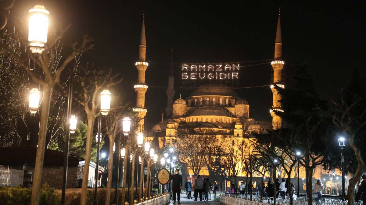 Geldi Gönüllerin Sultanı