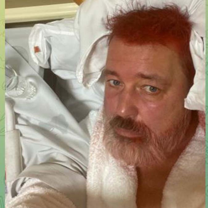 Muhalif gazete yöneticisine kırmızı boyalı saldırı