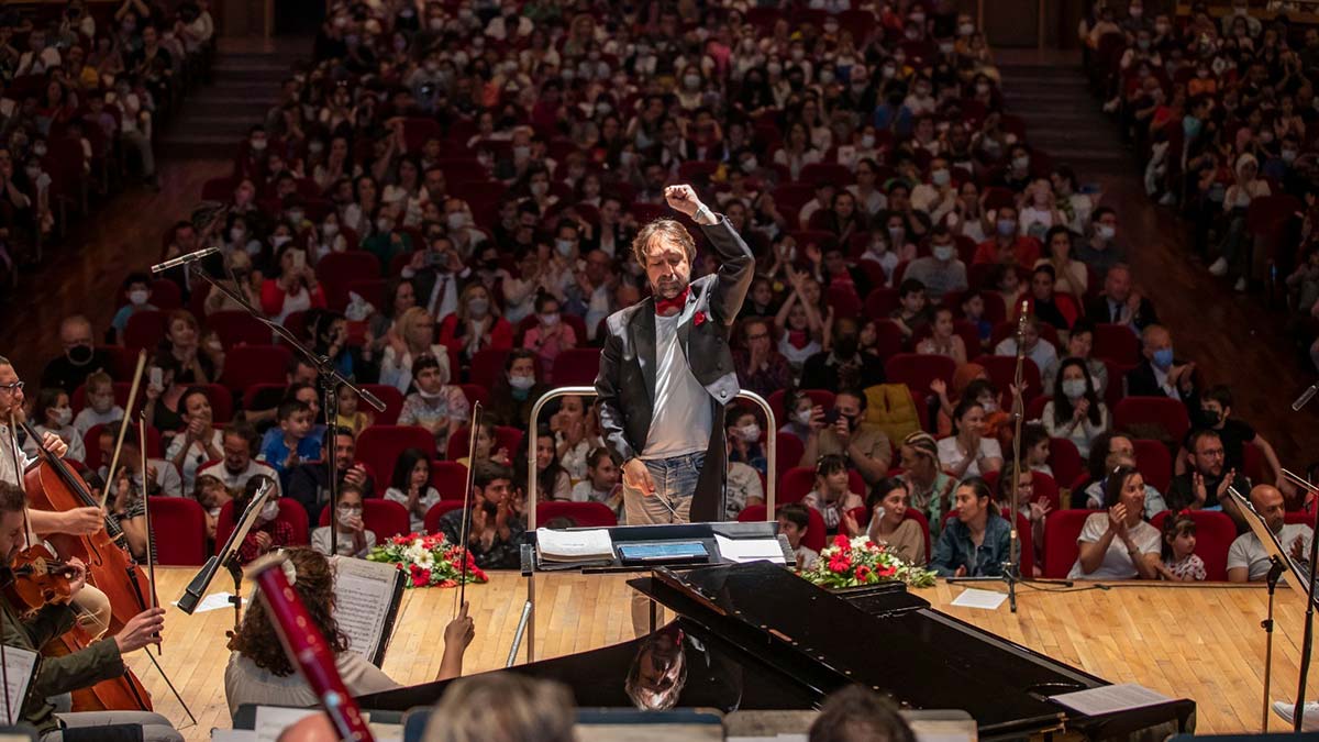 AASSM Senfoni Orkestrası çocuklar için sahne aldı