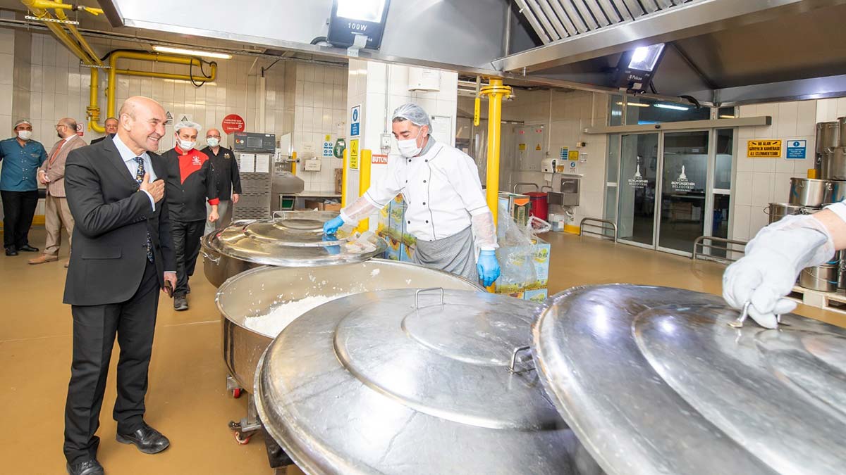 Tunç Soyer aşevini ziyaret etti