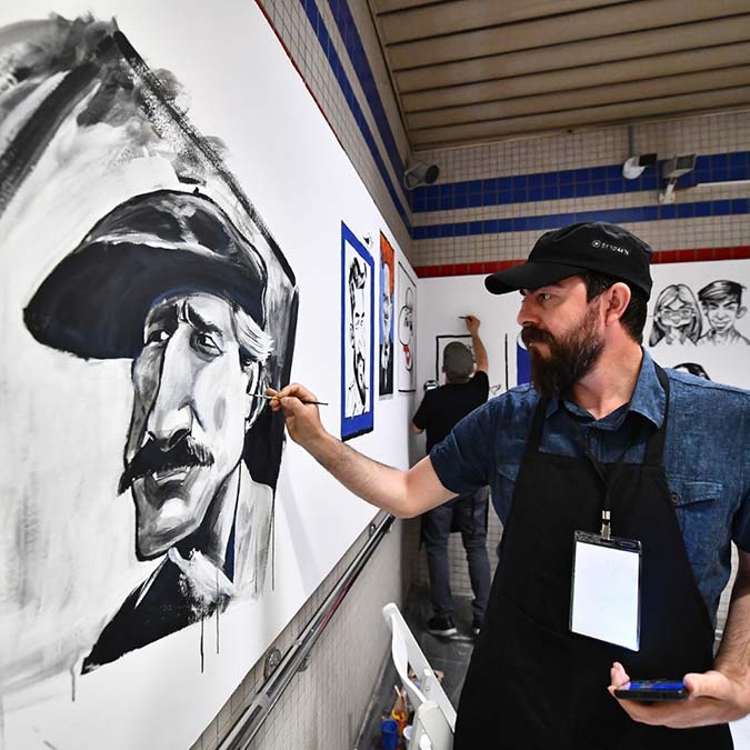 Dünyaca ünlü karikatüristler Anı Duvarı'nı renklendirdi