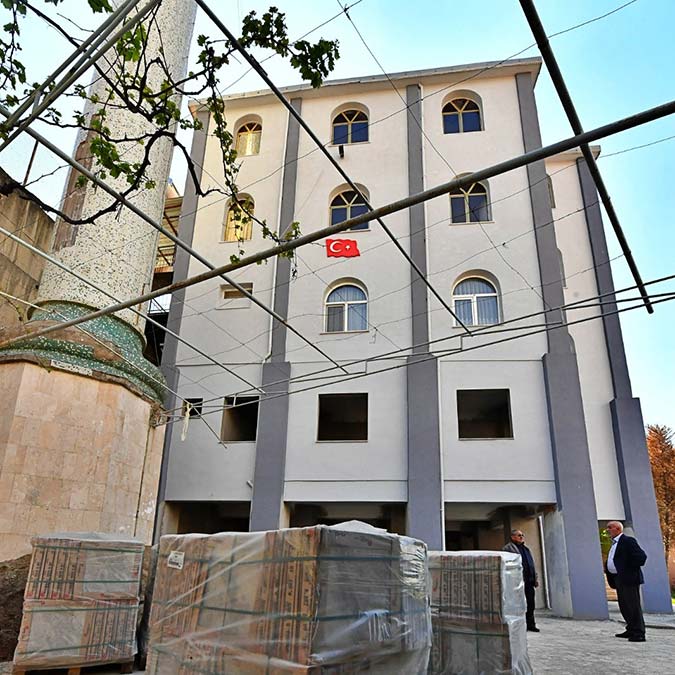 İzmir Büyükşehir'den Eyüp Ensari Camii'ne destek