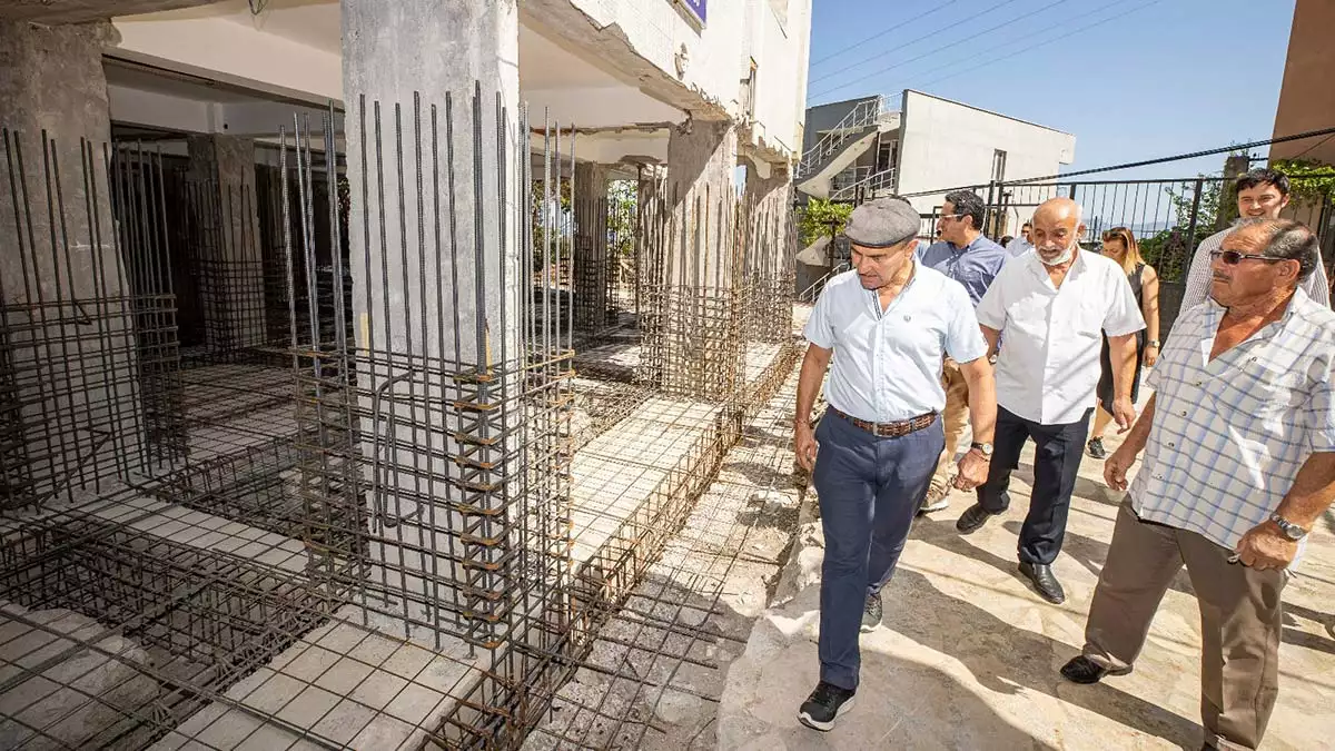 İzmir büyükşehir belediyesi'nden limontepe eyüp ensari camii’ne çimento, seramik ve fayans desteği verildi. Başkan soyer depremde zarar gören camiyi ziyaret ederek yardım sözü vermişti.