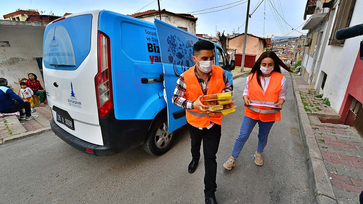 İzmir'de 600 bin kişiye iftar yemeği dağıtılacak