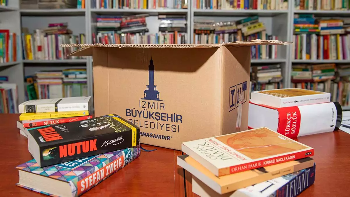 İzmir büyükşehir belediye başkanı tunç soyer’in 200 kitap bağışıyla başlattığı “her mahalleye bir kütüphane” kampanyasında bir haftada 3 bin kitap bağışlandı.
