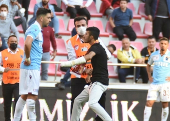 Bakasetas'ın üzerine yürüyen taraftarın yargılaması başladı