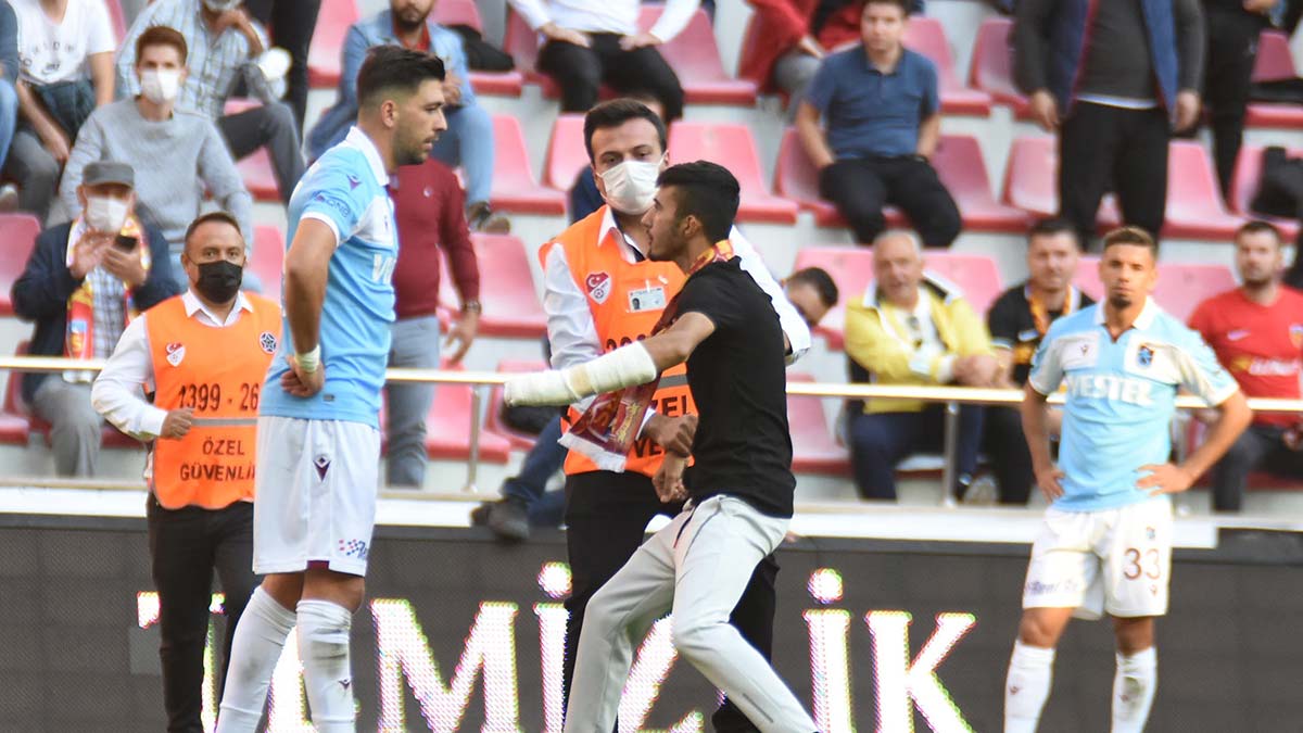 Bakasetas'ın üzerine yürüyen taraftarın yargılaması başladı