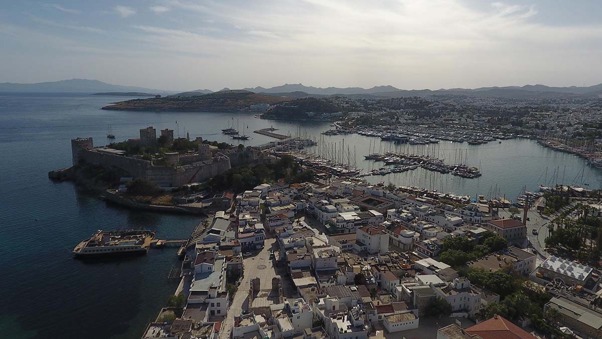 Bodrum, Datça, Marmaris ve Fethiye gibi turizm merkezlerinin bağlı bulunduğu Muğla'da, lüks otellerin internet sayfalarının kopyalanarak, oluşturulan sahte rezervasyonlara karşı tatilciler uyarıldı.