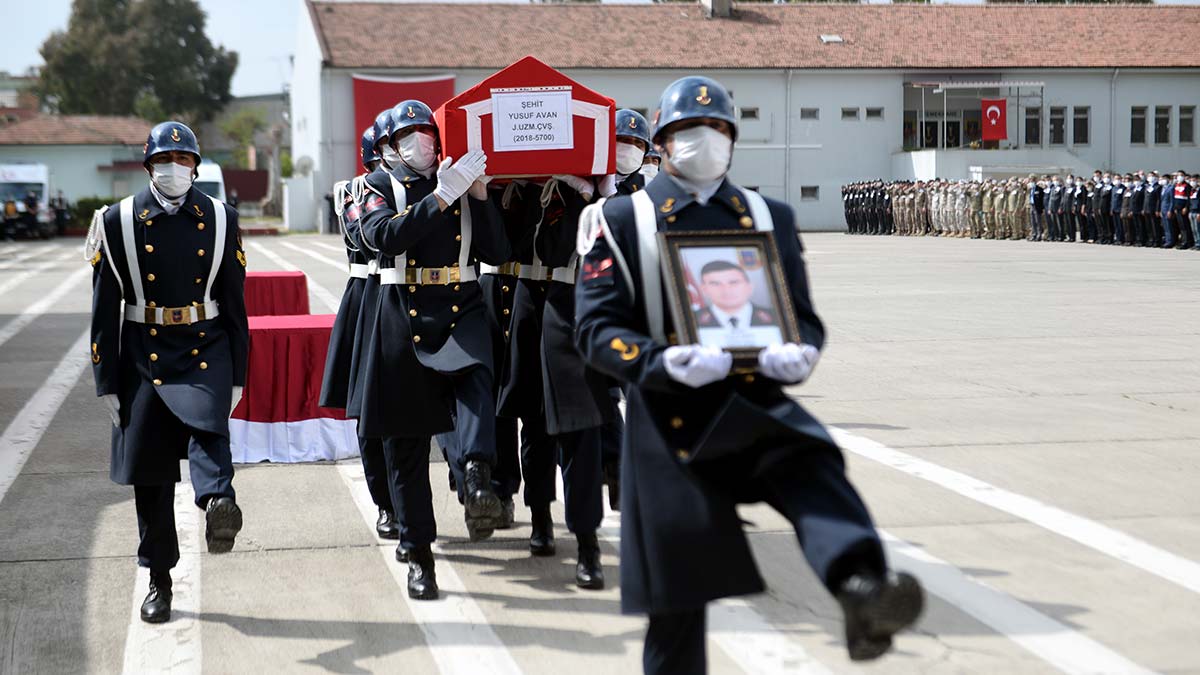 Şehit 2 askerin cenazeleri memleketlerine uğurlandı