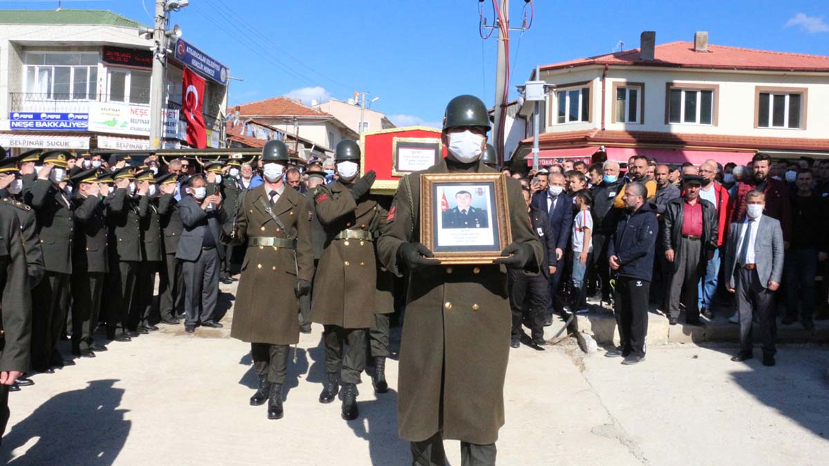 Şehit teğmen Kaan Kanlıkuyu toprağa verildi