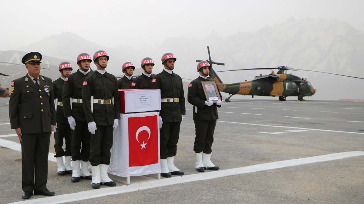 Üsteğmen Ömer Delibaş memleketine uğurlandı