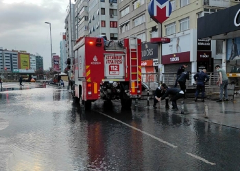 Şişli'de su borusu patladı