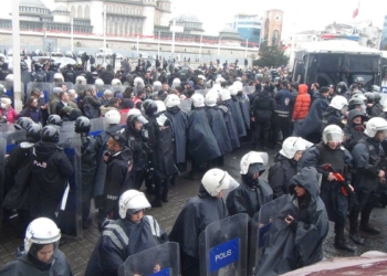 1 Mayıs için açıklama yapmak isteyen gruba gözaltı
