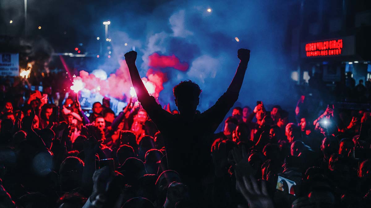 Spor Toto Süper Lig'in 34'üncü haftasında deplasmanda Adana Demirspor'u 3 golle mağlup eden Trabzonspor şampiyonluğun son virajına ulaştı.