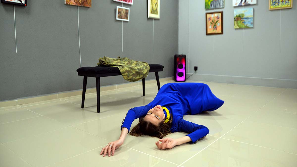 Ukraynalı sanatçıdan 'Barış İçin Sanat' performansı