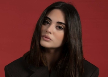 Esma Kızılkan Yıldızlara Basarak Gel singlenı çıkardı