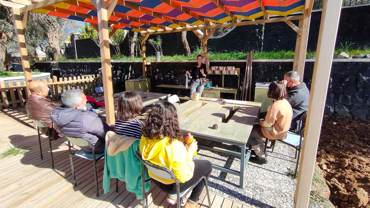 YÖM Aile Etkileşim Merkezi Koordinatörü Bülent Aslan, müfredat dışı aktivitelerin, çocukların kendilerini tanıması, yeteneklerini keşfetmesi ve sosyal olarak gelişmesi açısından önemli olduğuna dikkat çekerek "Sosyal etkinlikler çocukların okul başarısına katkı sağlıyor" dedi.