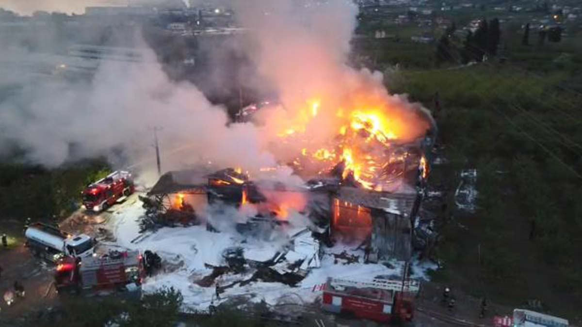 Kereste fabrikasındaki yangın kontrol altına alındı