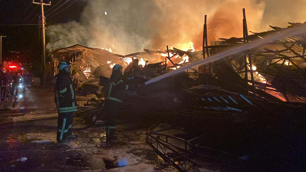 Kereste fabrikasında yangın