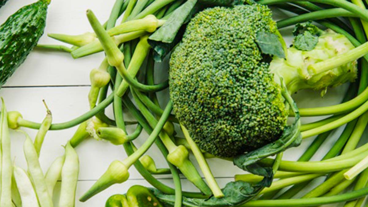 Bezmialem Vakıf Üniversitesi Tıp Fakültesi Kalp ve Damar Cerrahisi Anabilim Dalı Başkanı Prof. Dr. Cengiz Köksal, "İftardan sahura kadar bol su içmeli ve daha sıvı gıdalar tüketerek Ramazan'ı geçirmeli. İftar sofralarından yeşillik eksik olmamalı" dedi.