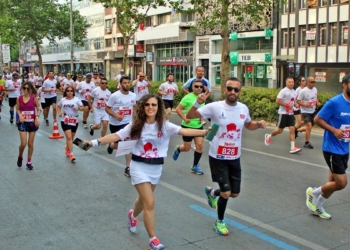İzmir 19 Mayıs Yol Koşusuna 1919 sporcu katıldı