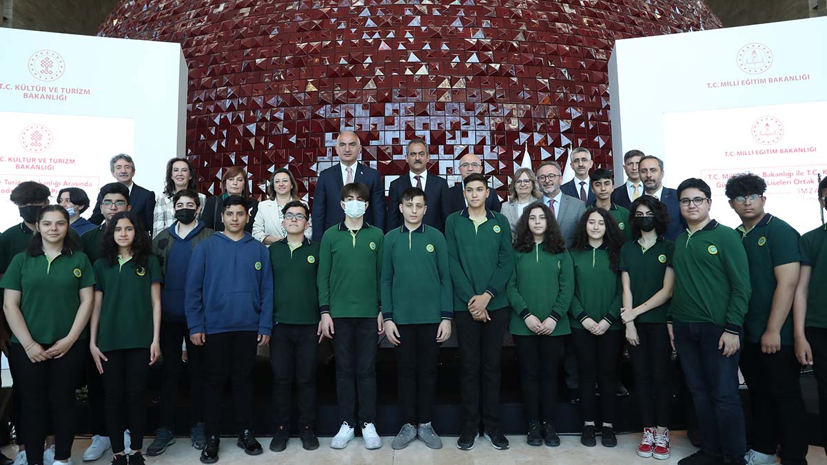 Milli Eğitim Bakanlığı ile Kültür ve Turizm Bakanlığı arasında Güzel Sanatlar Liseleri Ortak Yönetim Modeli İş Birliği Protokolü imza töreni düzenlendi.