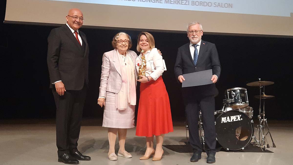 2021 Gülten Dayıoğlu Roman ödülü verildi