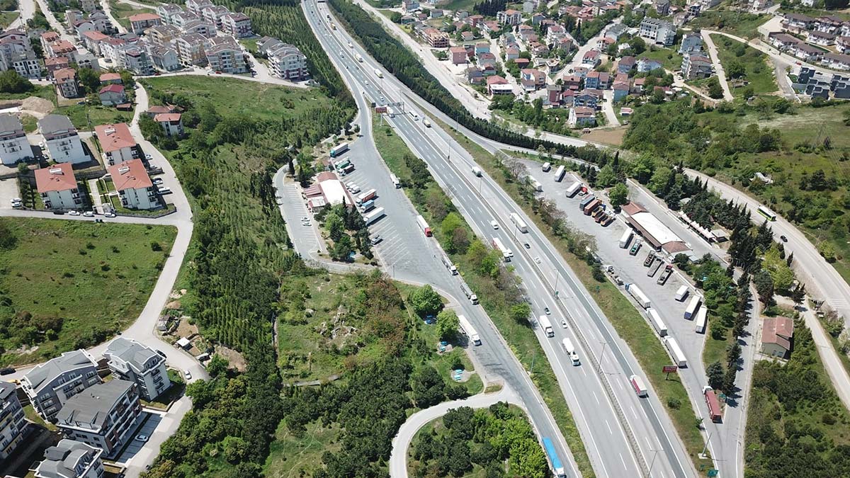 İzmit'te, 1991'de TEM yolu inşaatı sırasında keşfedilen Gültepe Nekropolü, aradan geçen 31 yılda kaçak kazılarla tahrip edildi.