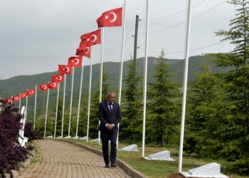 33 şehidin anıtına 29'uncu yıl dönümünde ziyaret