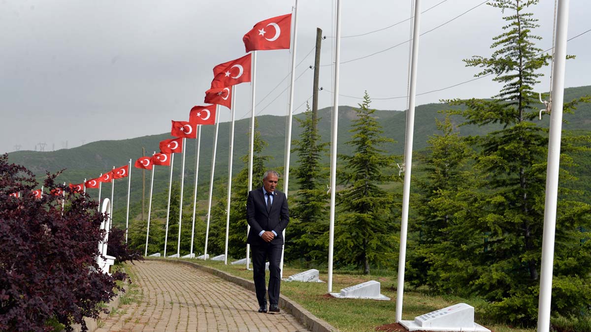 33 şehidin anıtına 29'uncu yıl dönümünde ziyaret