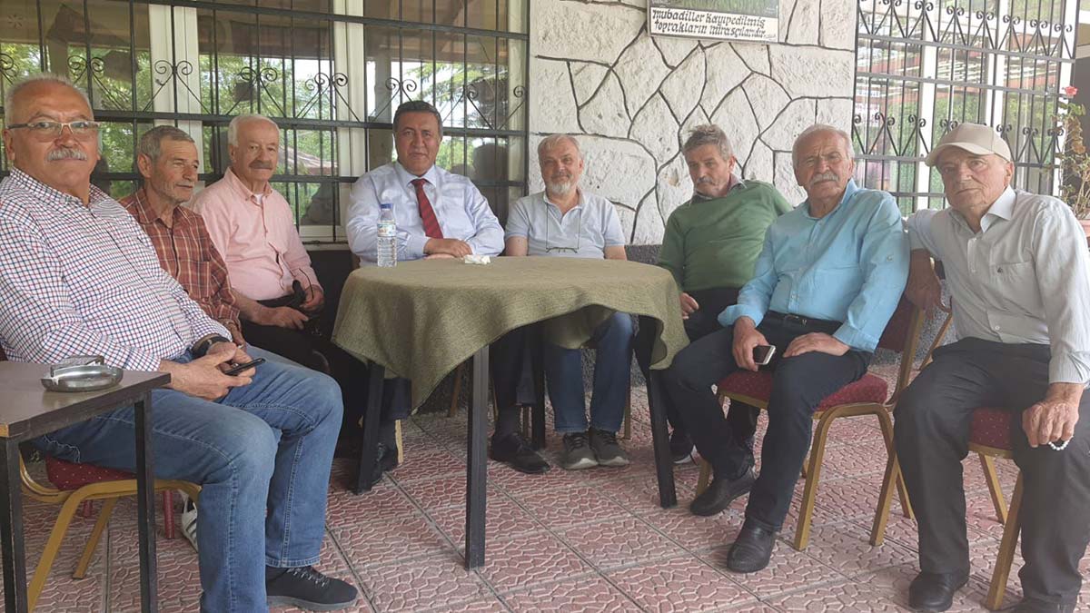 CHP Milletvekili Ömer Fethi Gürer, emeklilerin sorunlarını dinledi…Gürer: "Köydeki emekli de şehirdeki emeklinin durumuna düştü, “Kömür alamayan emekli ısınmak için tezek yakıyor" dedi.