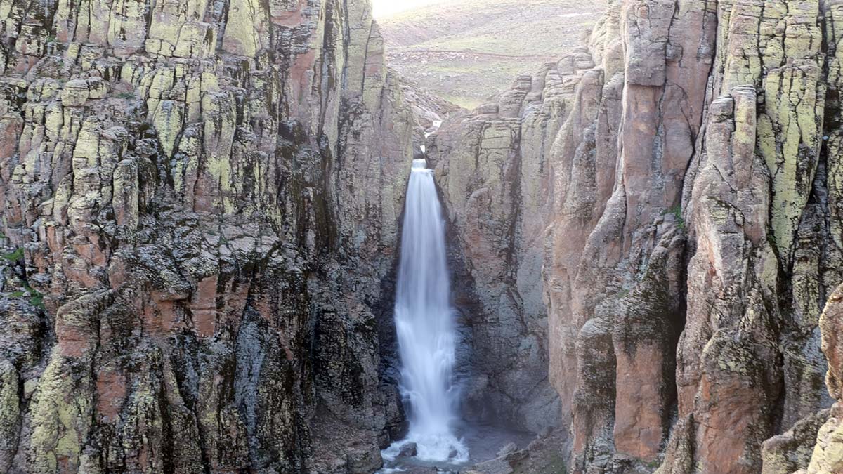 Çır Şelalesi, ziyaretçi akınına uğruyor