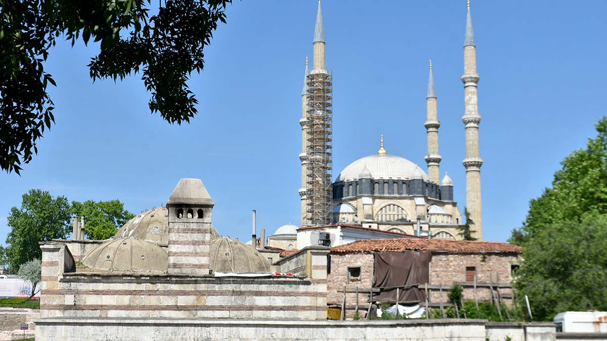 600 yıllık 2 tarihi hamam satışa çıkarıldı 