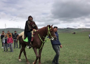 20 torunu olan Zümrüt nine hayran bıraktı