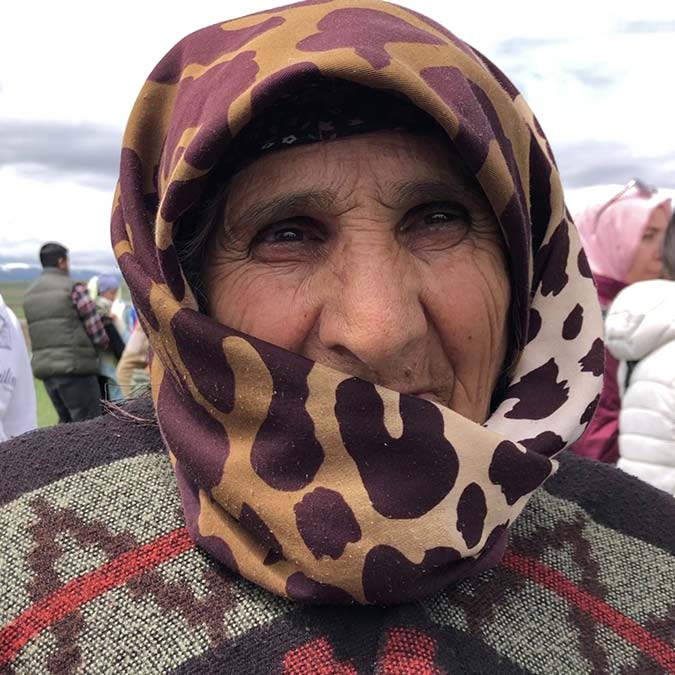 20 torunu olan Zümrüt nine hayran bıraktı