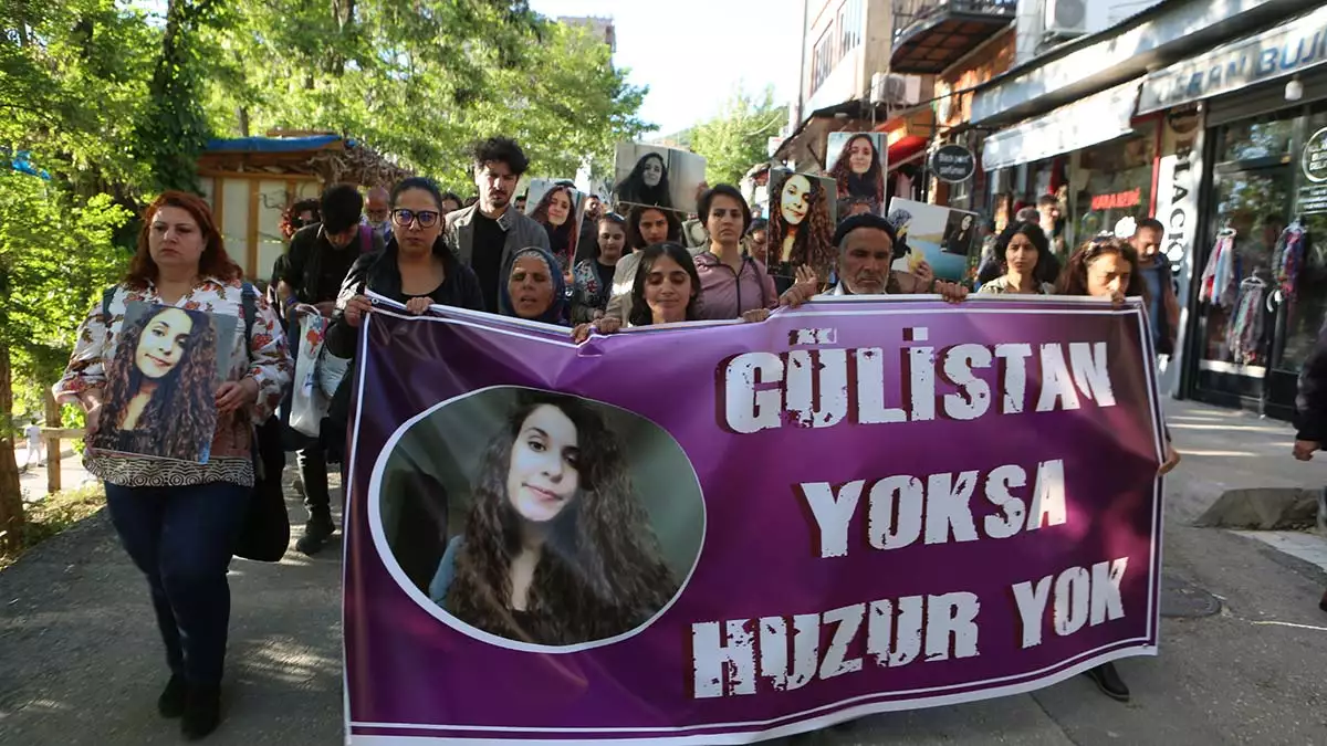 Gülistan doku'nun ailesi ve arkadaşları yürüyüş yaptı